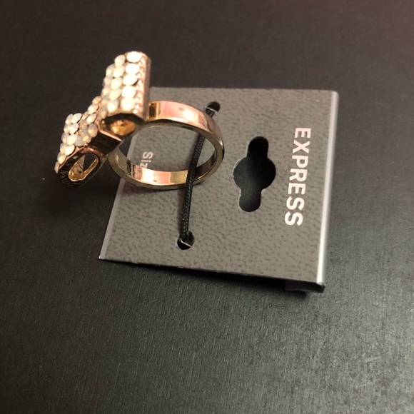 Express Bow Ring - Picture 2 of 4